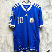 Load image into Gallery viewer, 《 拍賣貨品 》 2010 阿根廷|作客|#10 美斯|2010 世界盃|95% New|S |2010 Argentina Away #10 Messi 10 World Cup ( S )