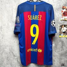 Load image into Gallery viewer, 2016-17 Barcelona | Home | Player Edition | #9 Suarez | Europa League Full Set & 2015 World Champion badge | 90% New | L | 2020-21 Barcelona Home Vaporknit #9 Suarez UCL Set + 2015 World Champion badge ( L )
