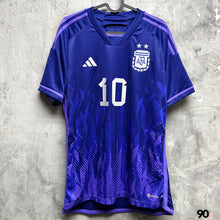 Load image into Gallery viewer, 2022 阿根廷｜2星作客｜#10 美斯｜BNWT｜2022 Argentina Away #10 Messi ( Multiple Sizes )
