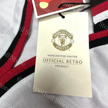 將圖片載入圖庫檢視器 《原裝復刻》1997-99 曼聯｜官方復刻作客｜連復刻字章｜BNWT｜1997-99 Manchester United Official Retro Away L/S with retro printing ( Multiple Sizes )
