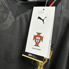 將圖片載入圖庫檢視器 2025-26 葡萄牙｜尤西比奧特別版｜#7 C朗拿度｜BNWT｜2025-26 Portugal Puma Eusebio Special Edition #7 Ronaldo（ Multiple Sizes )
