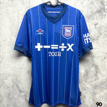 將圖片載入圖庫檢視器 2024-25 葉士域治｜主場｜連英超字章｜BNWT｜2024-25 Ipswich Home with EPL Set ( Multiple Sizes )
