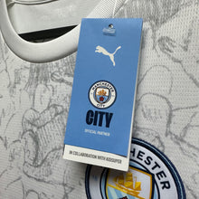 將圖片載入圖庫檢視器 2025-26 曼城｜x KidSuper Club World Cup 特別版｜BNWT｜2025-26 Manchester City x KidSuper Club World Cup ( Multiple Sizes )
