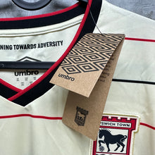 Load image into Gallery viewer, 2026-27 葉士域治｜作客｜38 前田大然特別版｜BNWT｜2026-27 Ipswich Away 38 大然 Daizen Special Font ( Multiple Sizes )
