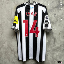 Load image into Gallery viewer, 2022-23 紐卡素｜主場｜球員版｜#14 伊薩｜英超 Full Set｜BNWT｜L｜2022-23 Newcastle Home #14 Isak EPL Version authentic ( L )
