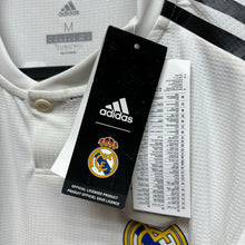 Load image into Gallery viewer, 2018-19 皇家馬德里｜主場長袖｜球員版｜#4 沙治奧拉莫斯｜歐聯 Full Set｜BNWT｜M｜2018-19 Real Madrid Home L/S  #4 Sergio Ramos UCL Set Authentic ( M )
