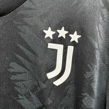 Load image into Gallery viewer, 2022-23 祖雲達斯｜作客｜#18 堅恩｜意甲 Full Set｜更衣室球員版｜90% New｜Size 7｜2022-23 Juventus Away #18 Kean Serie A Version Player Issue ( Size 7 )
