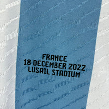 Load image into Gallery viewer, 2022 阿根廷｜2星主場｜球員版｜2022世界盃决賽｜#10 美斯｜ BNWT｜M｜2022 Argentina Home｜World Cup 2022 Final｜#10 Messi Authentic ( M )
