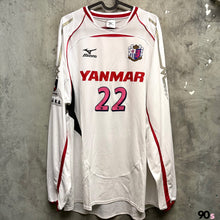 Load image into Gallery viewer, 《 拍賣貨品 》  2009 大阪櫻花｜作客長袖｜#22 鈴木正人｜日職 Full Set｜更衣室球員版｜90% New｜XO｜2019 Cerezo Osaka Away L/S #22 Suzuki J League Player Issue ( XO )
