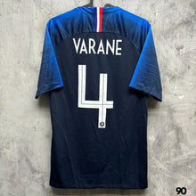 Load image into Gallery viewer, 2018 法國｜單星主場｜#4 華拉尼｜95% New｜S｜2018-19 France Home 1 Star #4 Varane ( S )
