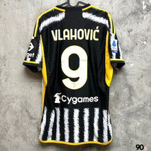 Load image into Gallery viewer, 2023-24 祖雲達斯｜主場｜#9 拉賀域｜意甲 Full Set｜更衣室球員版｜90% New｜Size 7｜2023-24 Juventus Home #9 Vlahovic Serie A Version Player Issue ( Size 7 )
