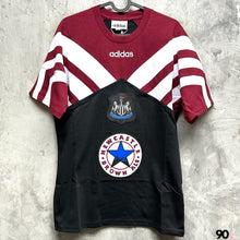 Load image into Gallery viewer, 《原裝復刻》 1995-96 紐卡素｜原裝復刻 T-Shirt｜BNWT｜1995-96 Newcastle x Adidas Official Reissue T-Shirt ( Multiple Sizes )
