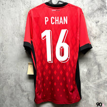 將圖片載入圖庫檢視器 2024-25 香港｜主場｜連印字｜BNWT｜2024-25 Hong Kong Home with Printing ( Multiple Sizes )
