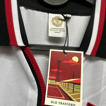 Load image into Gallery viewer, 《原裝復刻》1997-99 曼聯｜官方復刻作客｜連復刻字章｜BNWT｜1997-99 Manchester United Official Retro Away with retro printing ( Multiple Sizes )
