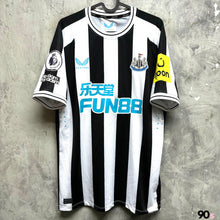 Load image into Gallery viewer, 2022-23 紐卡素｜主場｜球員版｜#14 伊薩｜英超 Full Set｜BNWT｜L｜2022-23 Newcastle Home #14 Isak EPL Version authentic ( L )
