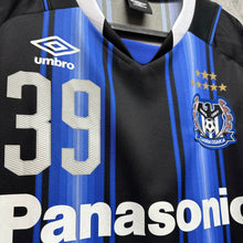 將圖片載入圖庫檢視器 2015 大阪飛腳｜主場｜#39 宇佐美貴史｜90% New｜JP M-L｜2015 Gamba Osaka Home #39 Usami (JP M-L )
