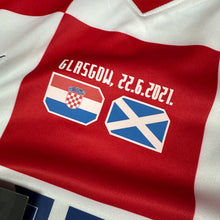 Load image into Gallery viewer, 2020-21 克羅地亞｜主場｜#10 摩迪｜歐國盃 Full Set｜BNWT｜M｜2020-21 Croatia Home #10 MODRIC Euro 2020 vs Scotland ( M )
