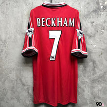 將圖片載入圖庫檢視器 《原裝復刻》1998-00 曼聯｜官方復刻主場｜連復刻字章｜BNWT｜1998-00 Manchester United Official Retro Home with retro printing ( Multiple Sizes )
