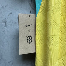 Load image into Gallery viewer, 2026-27 巴西｜主場｜球員版｜BNWT｜2026-27 Brazil Home Authentic World Cup 2026 ( Multiple Sizes )
