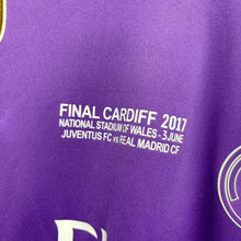 Load image into Gallery viewer, 2016-17 皇家馬德里｜作客長袖｜#7 C朗拿度｜歐聯决賽 Full Set｜BNWT｜M｜2016-17 Real Madrid Away L/S #7 Ronaldo UCL Final Version ( M )
