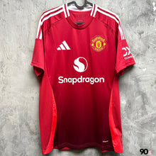 將圖片載入圖庫檢視器 2024-25 曼聯｜主場｜#3 馬沙拉維｜BNWT｜2024-25 Manchester United Home #3 Mazraoui ( Multiple Sizes )
