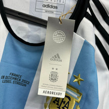 Load image into Gallery viewer, 2022 阿根廷｜2星主場｜2022世界盃决賽｜#10 美斯｜ BNWT｜Asia L｜2022 Argentina Home｜World Cup 2022 Final｜#10 Messi ( Asia L )
