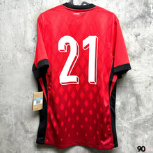 將圖片載入圖庫檢視器 2024-25 香港｜主場｜連印字｜BNWT｜2024-25 Hong Kong Home with Printing ( Multiple Sizes )
