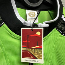 Load image into Gallery viewer, 《原裝復刻》1998-99 曼聯｜官方復刻GK｜連復刻字章｜BNWT｜1998-99 Manchester United Official Retro GK with retro printing ( Multiple Sizes )
