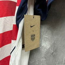 Load image into Gallery viewer, 2026-27 美國｜主場｜球員版｜BNWT｜2026-27 USA Home Authentic World Cup 2026 ( Multiple Sizes )
