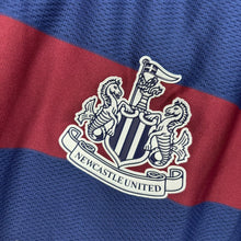 Load image into Gallery viewer, 2024-25 紐卡素｜作客｜球員版｜#14 伊薩｜英超Full Set｜BNWT｜L｜2024-25 Newcastle Away #14 Isak EPL Version authentic ( L )
