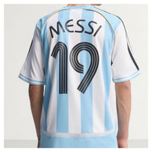 將圖片載入圖庫檢視器 《原裝復刻》 2006-07 阿根廷｜原裝復刻主場｜#19 美斯｜BNWT｜2006-07 Argentina x Adidas Home Official Reissue ( Multiple Sizes )
