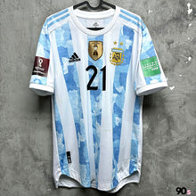 Load image into Gallery viewer, 2021-22 阿根廷｜主場｜球員版｜2021 美洲杯冠軍章｜世界盃外圍賽 Full Set｜#21 戴巴拿｜95% New｜Size 6｜2021-22 Argentina Home #21 Dybala Player Issue authentic with 2021 Copa America Campeón Badge &amp; World Cup Qualifiers ( Size 6 )
