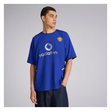 Load image into Gallery viewer, 《原裝復刻》2002-03 曼聯｜官方復刻作客｜連復刻字章｜BNWT｜2002-03 Manchester United Official Retro Away with retro printing ( Multiple Sizes )
