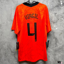 Load image into Gallery viewer, 《 拍賣貨品 》 2020-21 荷蘭｜主場｜#4 雲迪克｜BNWT ( M )
