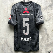 Load image into Gallery viewer, 《 拍賣貨品 》 2014 浦和紅鑽｜第二作客｜#5 槙野智章 ｜90% New｜JP S
