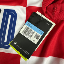 Load image into Gallery viewer, 2020-21 克羅地亞｜主場｜#10 摩迪｜歐國盃 Full Set｜BNWT｜M｜2020-21 Croatia Home #10 MODRIC Euro 2020 vs Scotland ( M )
