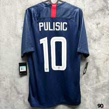 將圖片載入圖庫檢視器 2018-19 美國｜作客｜#10 佩利錫｜BNWT｜ M ｜2018-19 USA Away #10 Pulisic ( M )

