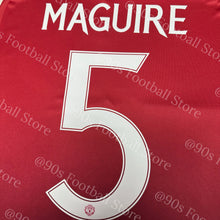 將圖片載入圖庫檢視器 《Official Printing &amp; Patches》 2024-25 曼聯｜主場｜球會字｜2024-25 Manchester United Home Official Nameset
