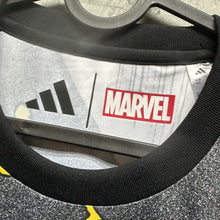 將圖片載入圖庫檢視器 2025-26 皇家馬德里｜x Marvel Pre Match｜BNWT｜2025-26 Real Madrid x Marvel Pre Match ( Multiple Sizes )
