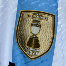 將圖片載入圖庫檢視器 2022 阿根廷｜2星主場｜球員版｜2021 美洲杯冠軍章｜#10 美斯｜BNWT｜Asia L｜2022 Argentina Home Player Version #10 Messi With 2021 Copa America Campeón Badge ( Asia L )
