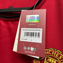 Load image into Gallery viewer, 《原裝復刻》2002-04 曼聯｜官方復刻主場｜連復刻字章｜BNWT｜2002-04 Manchester United Official Retro Home with retro printing ( Multiple Sizes )
