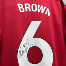將圖片載入圖庫檢視器 2025-26 曼聯｜主場｜#6 布朗｜親筆簽名｜BNWT｜Asia XL｜2025-26 Manchester United Home #6 Brown with signature ( Asia XL )
