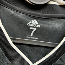 Load image into Gallery viewer, 2022-23 祖雲達斯｜作客｜#18 堅恩｜意甲 Full Set｜更衣室球員版｜90% New｜Size 7｜2022-23 Juventus Away #18 Kean Serie A Version Player Issue ( Size 7 )
