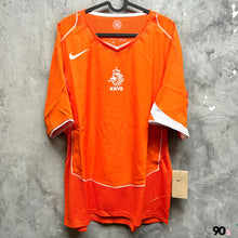 將圖片載入圖庫檢視器 《原裝復刻》 2004 荷蘭｜主場復刻｜連印字｜BNWT｜2004 Holland Home Reissue with Printing ( Multiple Sizes )
