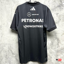 將圖片載入圖庫檢視器 MERCEDES - 2025 AMG Petronas F1 Team Driver Jersey - Black
