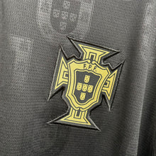 將圖片載入圖庫檢視器 2025-26 葡萄牙｜尤西比奧特別版｜#7 C朗拿度｜BNWT｜2025-26 Portugal Puma Eusebio Special Edition #7 Ronaldo（ Multiple Sizes )
