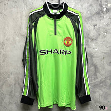 Load image into Gallery viewer, 《原裝復刻》1998-99 曼聯｜官方復刻GK｜連復刻字章｜BNWT｜1998-99 Manchester United Official Retro GK with retro printing ( Multiple Sizes )

