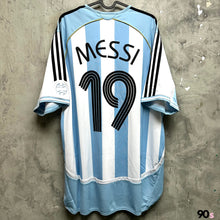 Load image into Gallery viewer, 《原裝復刻》 2006-07 阿根廷｜原裝復刻主場｜#19 美斯｜BNWT｜2006-07 Argentina x Adidas Home Official Reissue ( Multiple Sizes )
