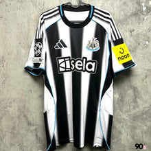 將圖片載入圖庫檢視器 2025-26 紐卡素｜主場｜連 IVE 印字及歐聯章｜BNWT｜2025-26 Newcastle Home with IVE printing &amp; UCL Set ( Multiple Sizes )
