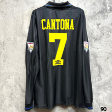 將圖片載入圖庫檢視器 《原裝復刻》1993-95 曼聯｜官方復刻作客長䄂｜連復刻字章｜BNWT｜1993-95 Manchester United Official Retro Thirs L/S with retro printing( Multiple Sizes )
